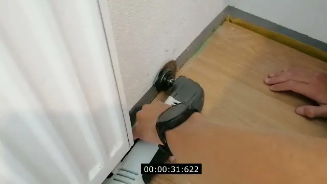 Czym przyciąć panele przy ścianie, aby uniknąć błędów i strat?