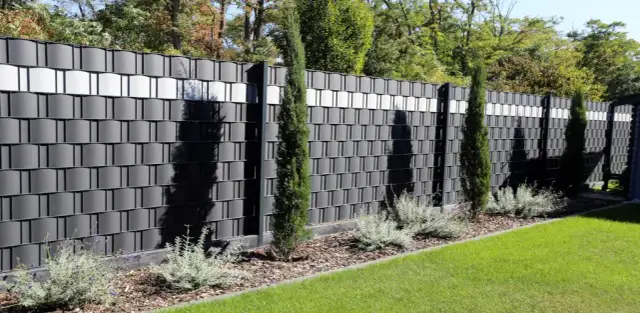 Jak zasłonić panele ogrodzeniowe? Skuteczne metody i porady na każdą kieszeń