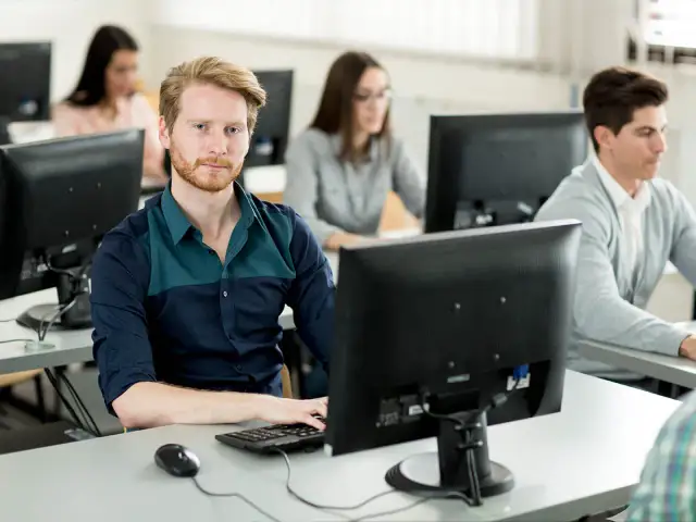 Jak ważny jest egzamin teoretyczny na prawo jazdy i co musisz wiedzieć
