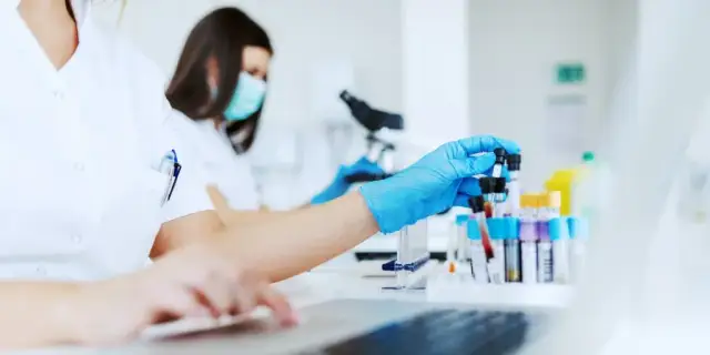 Czy badanie kreatyniny przed rezonansem wymaga bycia na czczo? Wyjaśniamy zasady