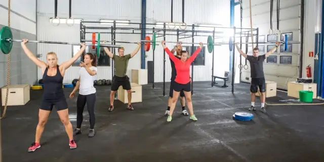 Ile kalorii spala się podczas crossfitu? Sprawdź, co musisz wiedzieć