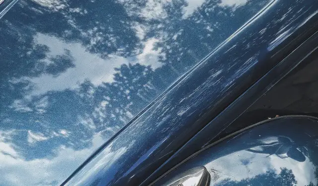 Jak odnowić wyblakły lakier na samochodzie i przywrócić mu blask