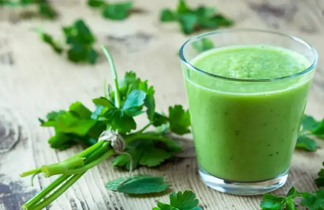 Koktajl z pietruszki – proste przepisy na zdrowe i smaczne napoje