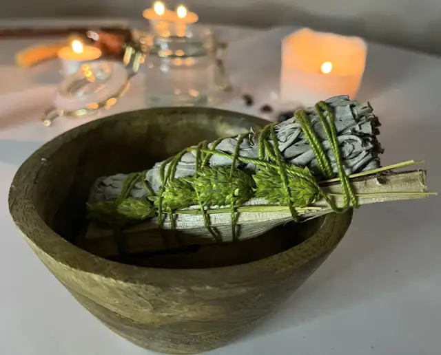 Oczyszczanie aury i czakr: jak uwolnić się od negatywnej energii