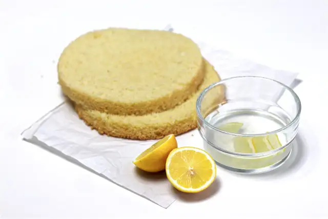 Czym nasączyć biszkopt do tortu z mascarpone, aby był idealny?