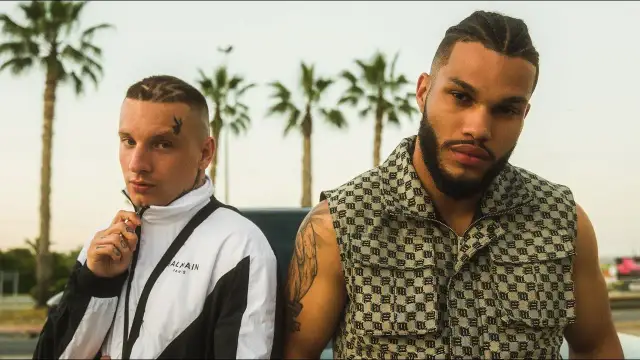 Kto śpiewa pijemy za lepszy czas? Poznaj artystów i ich sukcesy