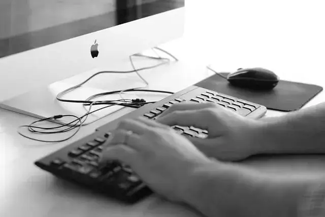 Co to jest akapit w Wordzie? Poznaj jego funkcje i formatowanie