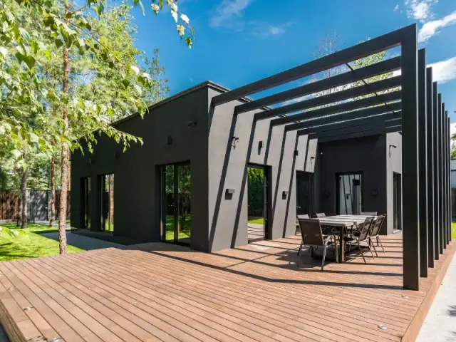 Czym pokryć taras nad garażem? Najlepsze materiały i porady na start