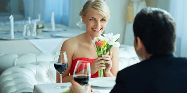 Jak zaprosić dziewczynę na randkę? Sprawdzone sposoby na sukces
