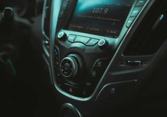 Jak wprowadzić kod do radia Honda Jazz i uniknąć problemów z odblokowaniem