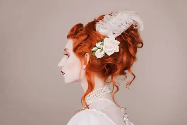 Poznaj unikalne fryzury noszone w stylu barokowym - historia i fakty