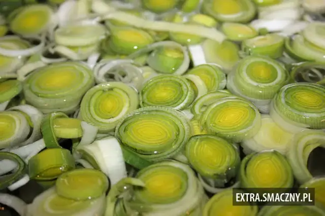 Jak sparzyć pora do sałatki, aby był łagodny i zdrowy dla trawienia