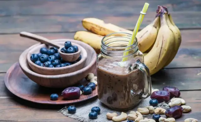 Koktajl białkowy: zdrowe przepisy na masę mięśniową i odchudzanie