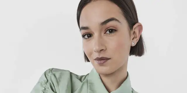 Jaką biżuterię do zielonej sukienki na wesele wybrać, by zachwycić?