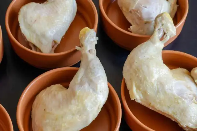 Jak długo gotować udko z kurczaka, by zawsze było soczyste?