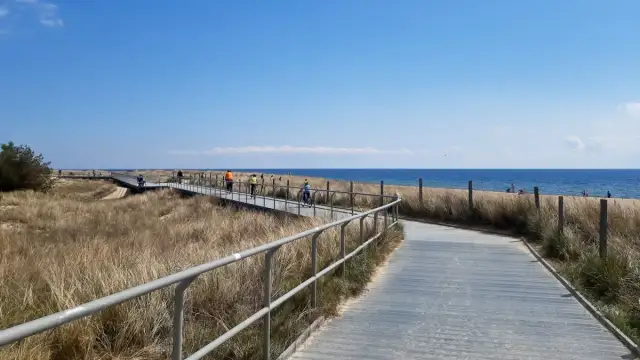 Ile jest kilometrów z Władysławowa na Hel? Poznaj szczegóły podróży