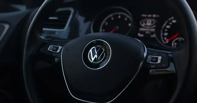 Włącznik Start-Stop – Przewodnik po funkcji, działaniu i zaletach systemu