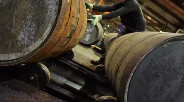 Blended whisky co to znaczy? Poznaj sekrety tego popularnego trunku