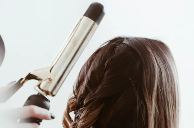 Ile kosztuje lokówka? Ceny i porównanie najlepszych modeli