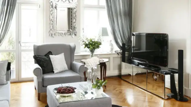 Jak rozświetlić ciemny salon - skuteczne sposoby na jasne wnętrze