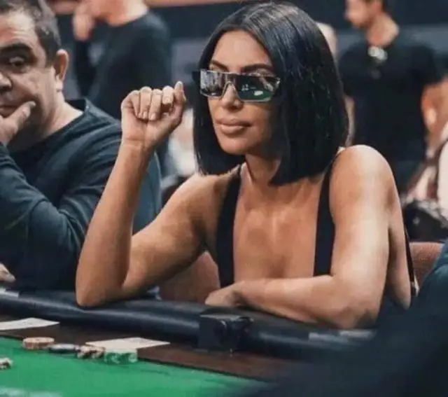 Kim Kardashian poker glasses meme - historia i śmieszne przykłady