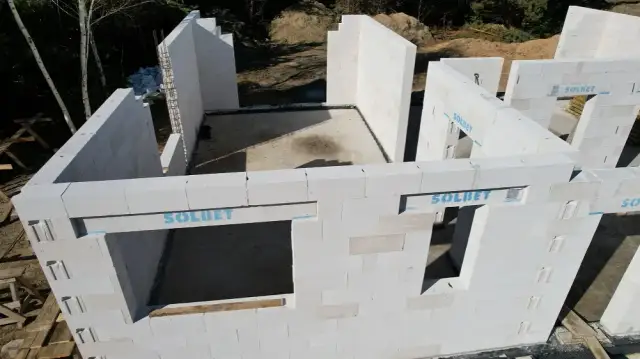 Cofnięte nadproże do rolet: jak wykonać i jakie daje korzyści