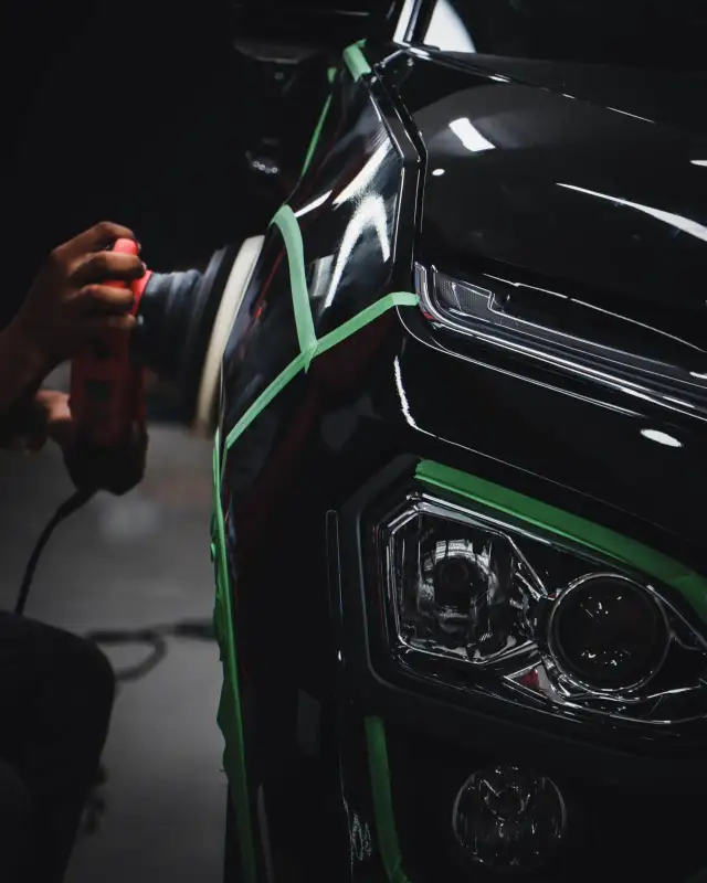 Jak uniknąć uszkodzeń lakieru samochodowego i chronić auto przed zniszczeniem