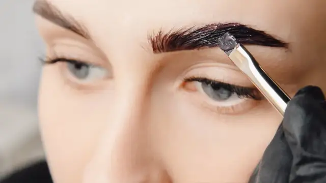 Jaka woda do henny pudrowej? Odkryj najlepsze opcje dla efektu!