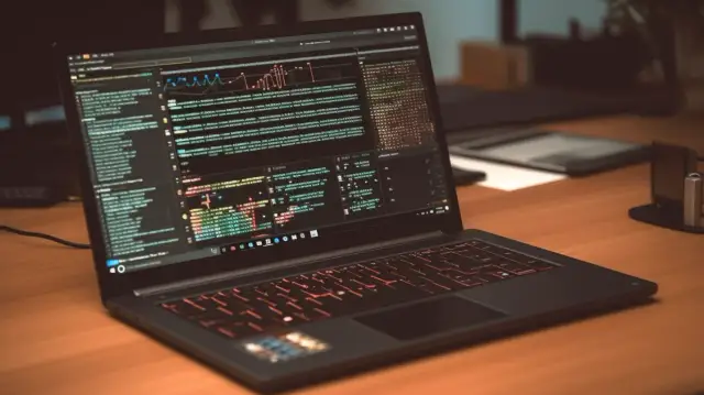 Informatyka: Przykładowe CV i Jak Wyróżnić Umiejętności jako Informatyk