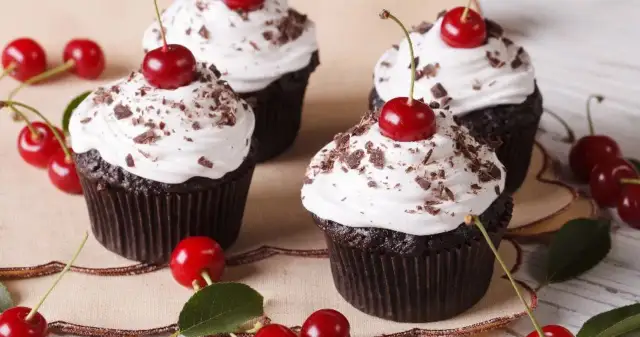 Czym ozdobić muffinki, aby zachwycić gości i urozmaicić smak