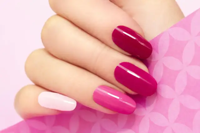 Manicure winylowy – zrozum, na czym polega ta nowoczesna technika