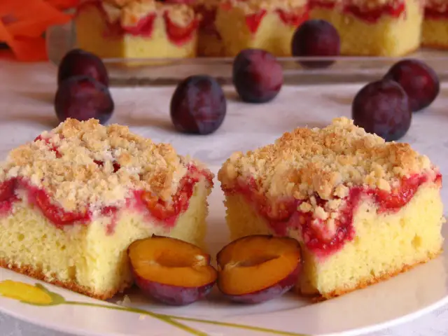 Przepisy Joli: Pyszne ciasto kruche ze śliwkami, które zachwyca