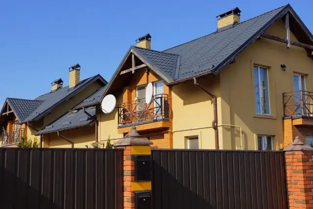 Jaki kolor pasuje do żółtej elewacji? Sprawdź najlepsze inspiracje kolorystyczne