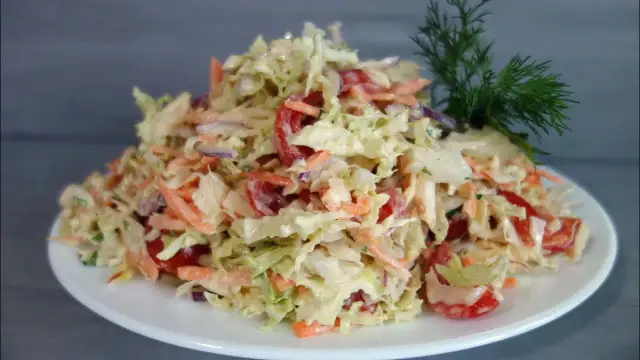 Jak zrobić sałatkę z kapusty pekińskiej, która zachwyci smakiem