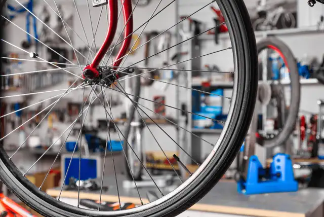 Jak zmierzyć rozmiar koła w rowerze i uniknąć błędów przy zakupie