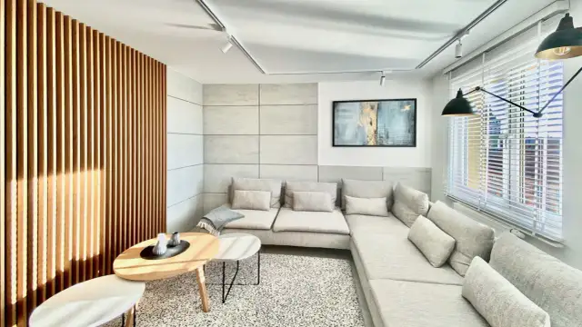 Jak samodzielnie zrobić lamele w salonie – prosty montaż i efektowne dekoracje