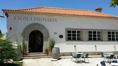 A Escola Comporta: Un restaurante único con historia y sabor auténtico