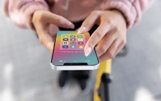 Ekonomia Dopaminy: Dlaczego Każda Aplikacja Walczy o Chemię Twojego Mózgu