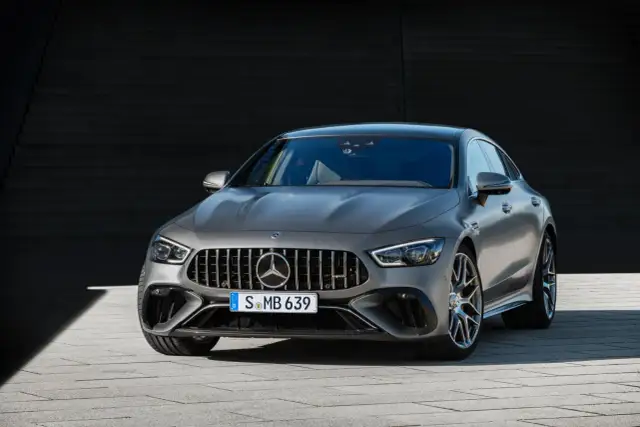 Ceny mercedes amg gt 63s: co wpływa na ich wysokość i jakie są opcje?