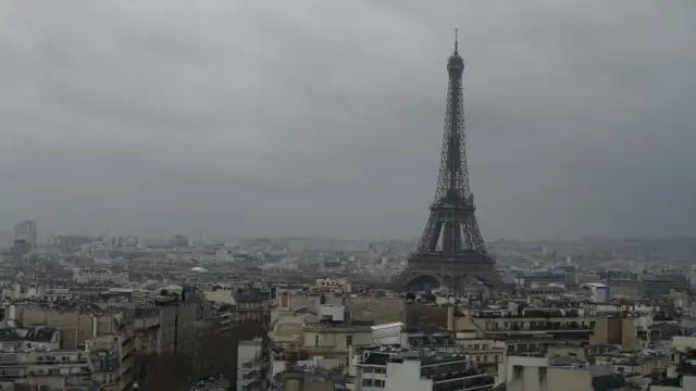 Dlaczego Paryż to miasto zakochanych? Odkryj jego magiczny urok