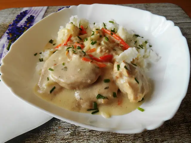 Jak zrobić sos z piersi kurczaka: 5 prostych kroków + przepis