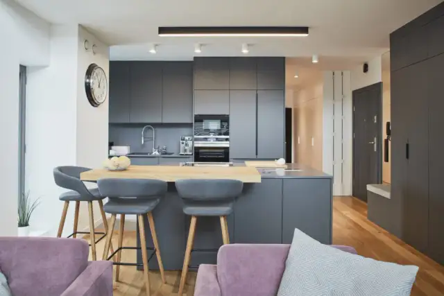 Jak urządzić kuchnię w kwadracie, by uniknąć błędów aranżacyjnych