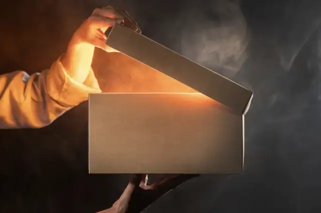 Sztuka Unboxingu: Jak Stworzyć Niezapomniany Moment, Który Buduje Lojalność Klientów