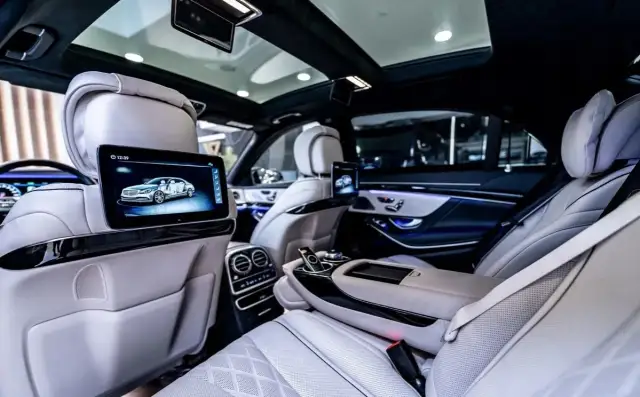 Mercedes-Benz W222 S-Class: Niezapomniane doświadczenia i cechy