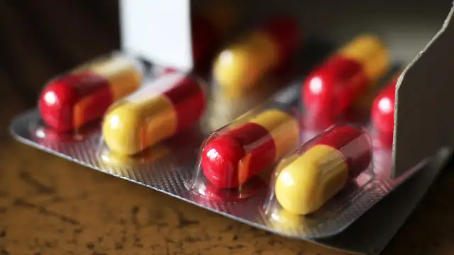 Skutki uboczne amoksiklawu: co musisz wiedzieć o działaniach niepożądanych