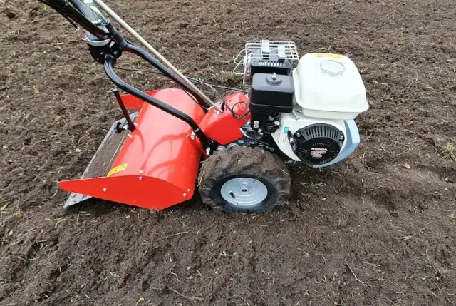 Ile kosztuje wypożyczenie glebogryzarki: aktualne ceny z całej Polski