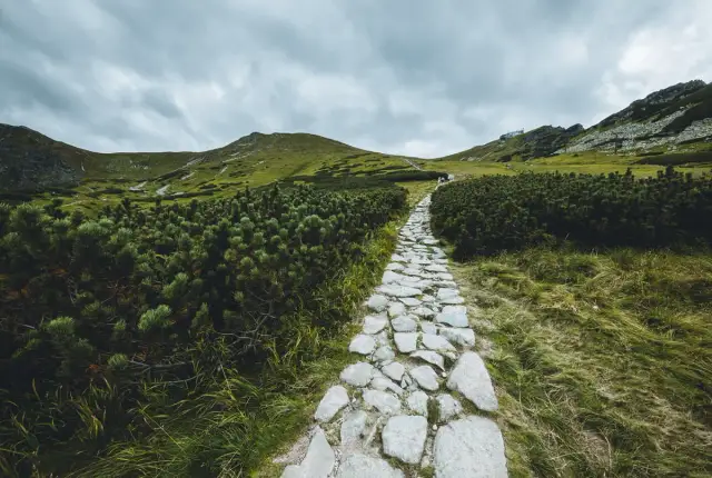Kasprowy Wierch z Hali Gąsienicowej: Trasa, Widoki i Atrakcje