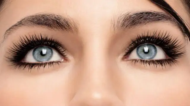 Jak powiększyć oczy makijażem? Proste triki, które zmienią twój wygląd