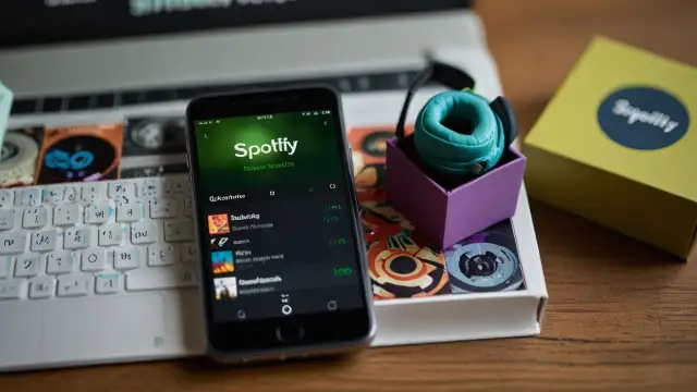 Jak stworzyć playlistę na Spotify z piosenkami na prezent? Rady