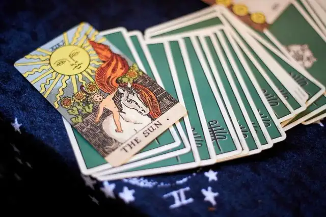 Jak zadawać pytania do tarota, aby uniknąć niejasności i błędów